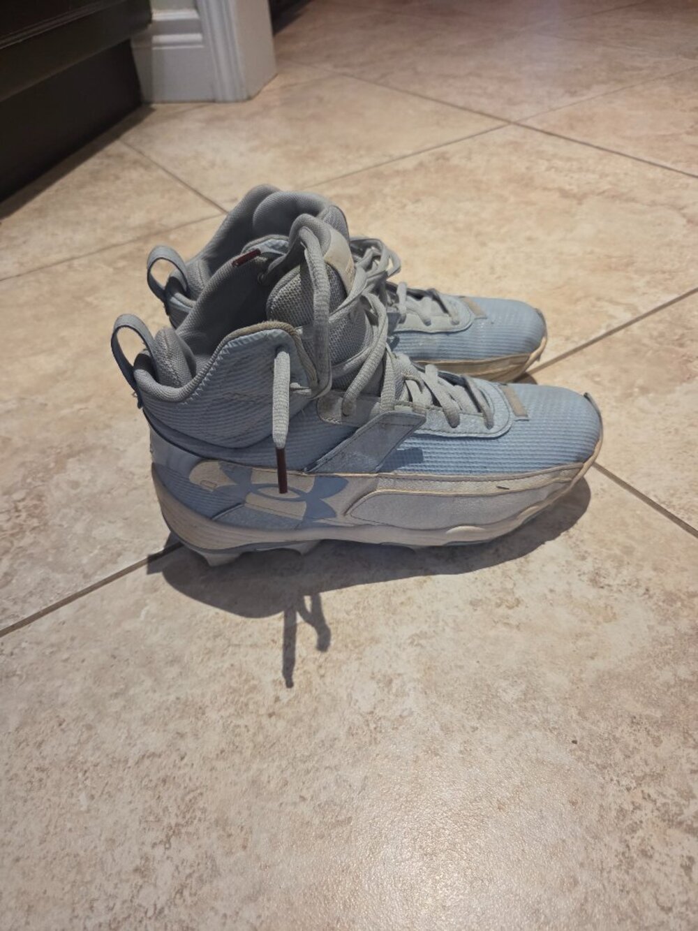 Under Armour youth baseball cleats 5.5